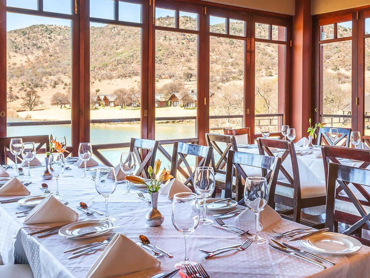 Kloofzicht Lodge & Spa Krugersdorp Kültér fotó The restaurant at the lodge