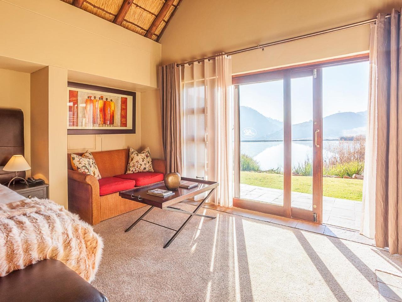 Kloofzicht Lodge & Spa Krugersdorp Kültér fotó A room at the Protea Hotel Sky Villa