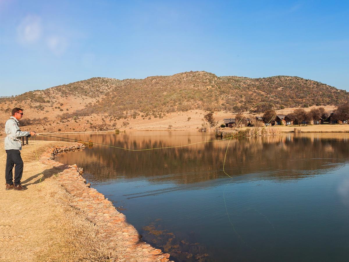 Kloofzicht Lodge & Spa Krugersdorp Kültér fotó View of the dam